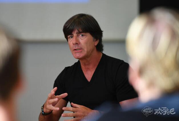 部分“流氓”球迷抹黑德国足球 勒夫:我感到很生气