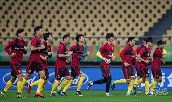 中国杯国足vs冰岛首发出炉:毛剑卿曹赟定首发