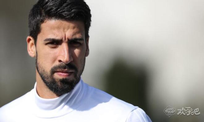 德国队中场赫迪拉日前在接受采访的时候谈到了,德国对阵捷克赛后,球员们没有绕场致谢球迷一事。