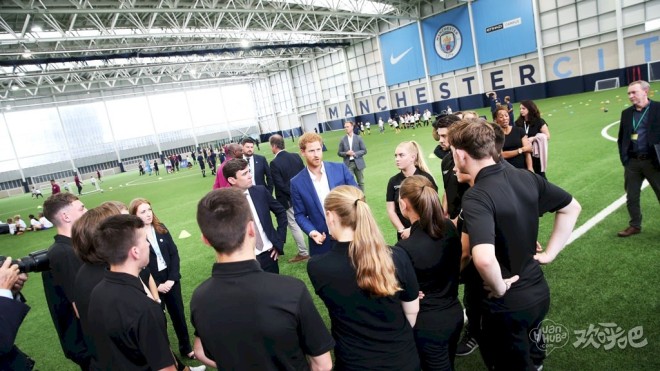 哈里王子到访曼城俱乐部