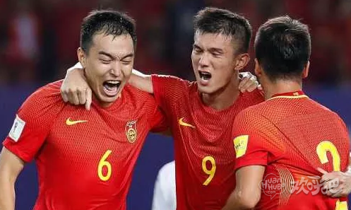 还活着！中国男足1-0乌兹别克斯坦尚存一线生机！