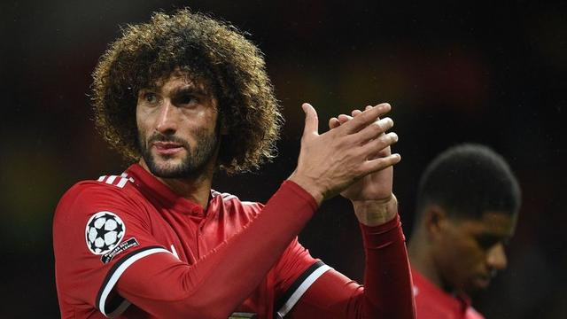 费莱尼曼联训练中疑似受伤