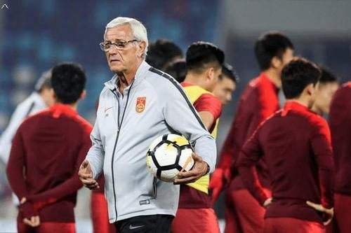 国足亚洲杯的目标是朝四强迈进   奋勇拼搏