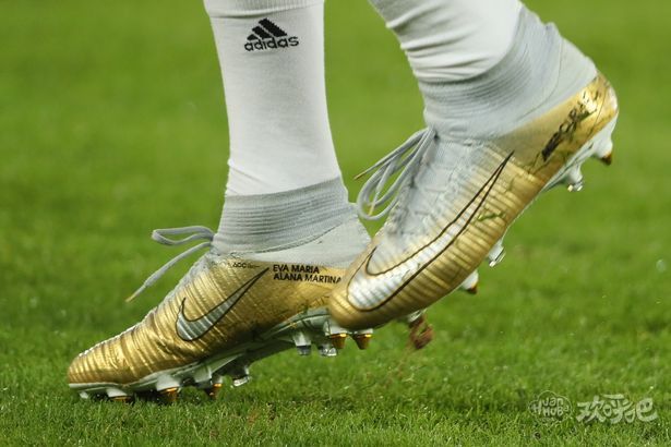 皇马球星C罗世俱杯战靴印有孩子名字