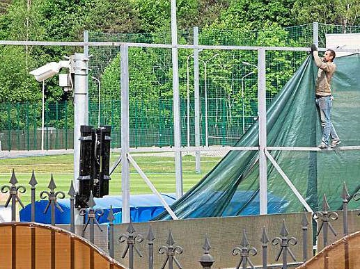 英格兰基地竖巨型篱笆