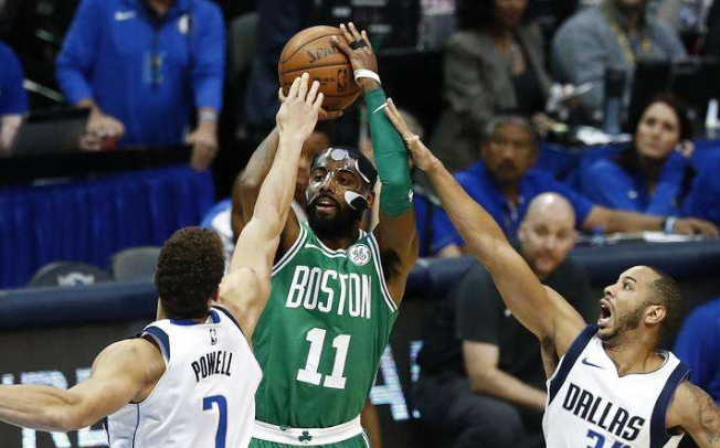 布朗：欧文迷恋突破，有时会看不到队友