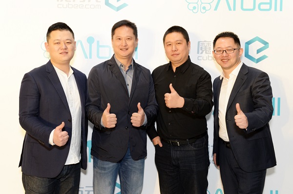 魔方元发布全球首款AI看球机器人