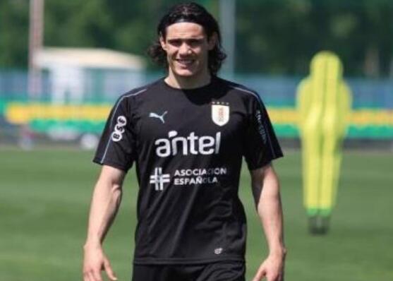 官方：卡瓦尼左腿腓肠肌水肿