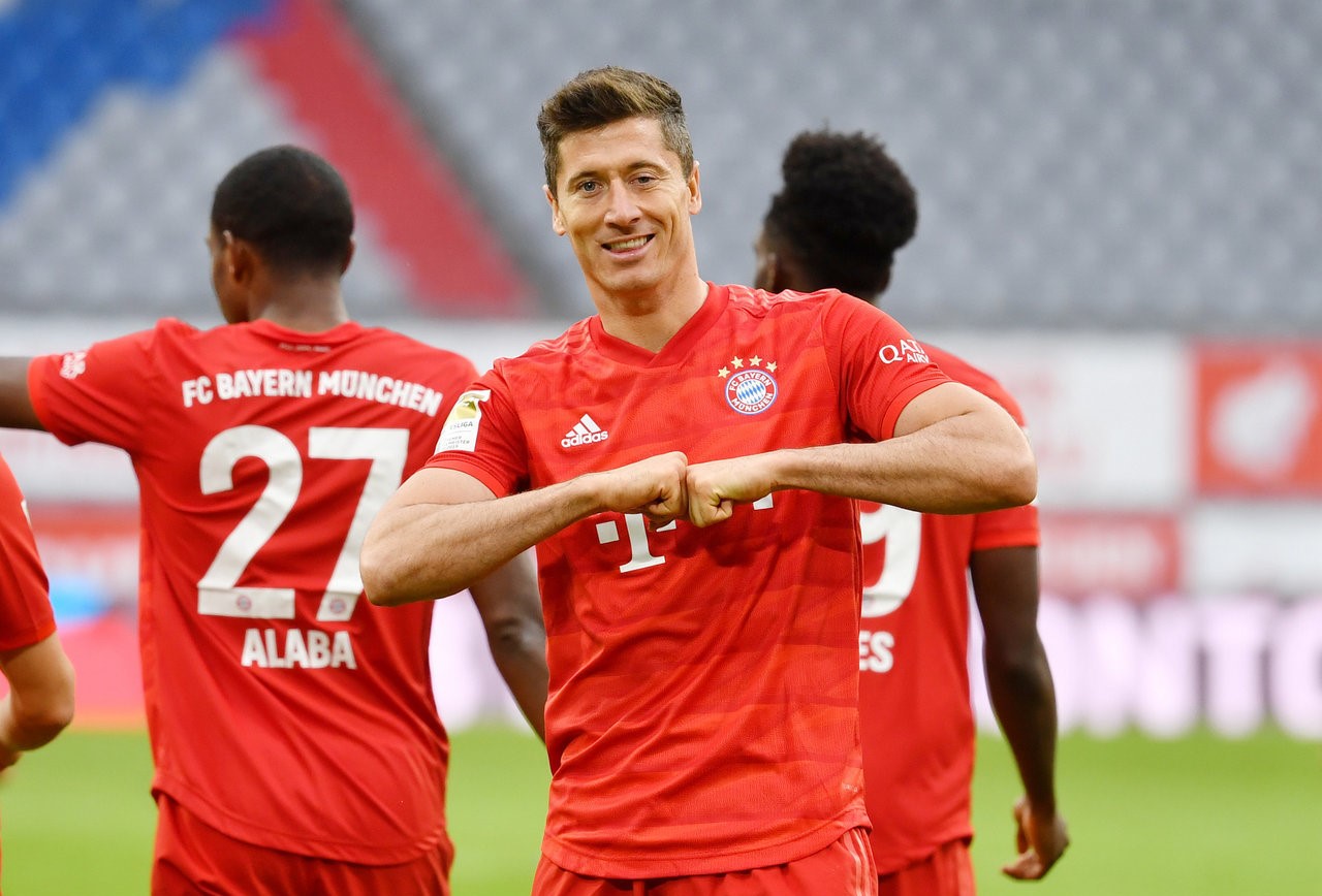 莱万昨晚梅开二度，完成本赛季德甲17支球队都有进球成就