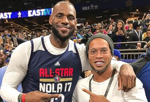 巴萨传奇小罗现身NBA全明星赛 获群星盛赞和致敬